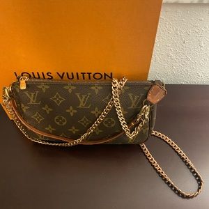 LOUIS VUITTON POCHETTE